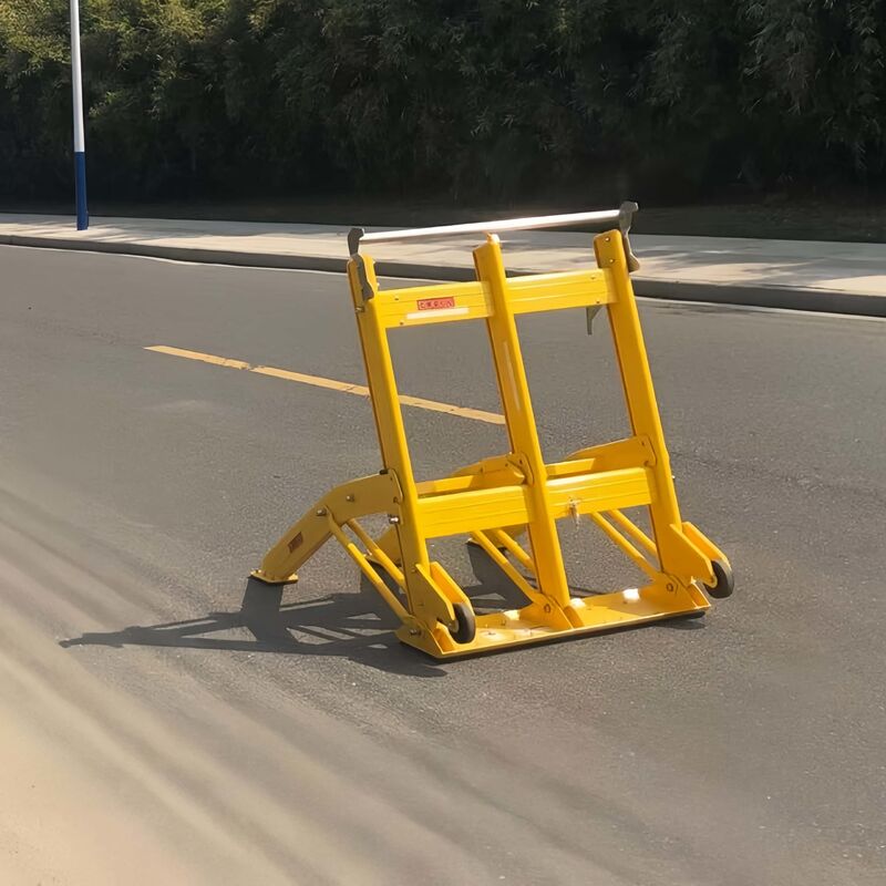 Barriera mobile veicolare pieghevole in alluminio giallo per irrorazione elettrostatica con ruote per la sicurezza stradale