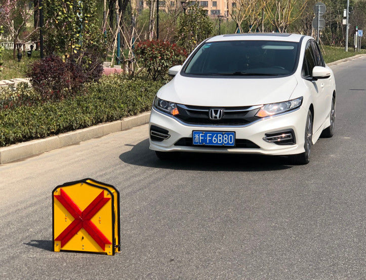 Pannello a freccia a LED impermeabile con striscia luminosa retrattile da 3500 mm e costruzione in lega di alluminio A5052